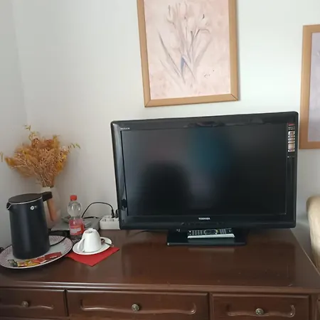 And Fair In - Messe - *