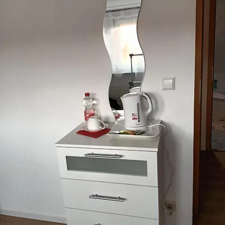 And Fair In - Messe - *