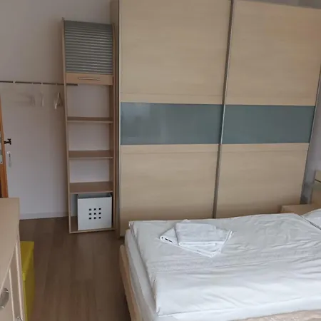 And Fair In - Messe - Apartamento